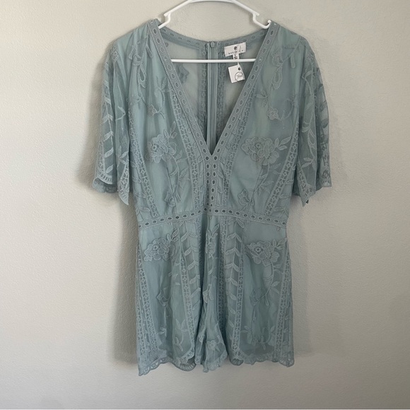 Socialite Plunging Lace Romper Jumpsuit Green Mine Women's Size Large NWT - Picture 4 of 14
